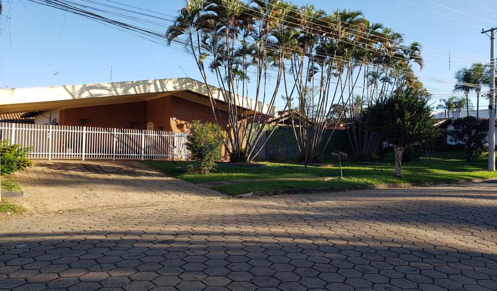 Casa em Pirassununga, bairro Cidade Jardim