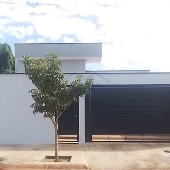 Casa em Pirassununga, bairro Jardim São João