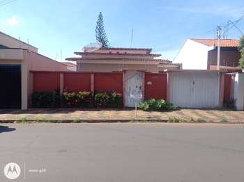 Casa, código 10133244 em Pirassununga, bairro Centro