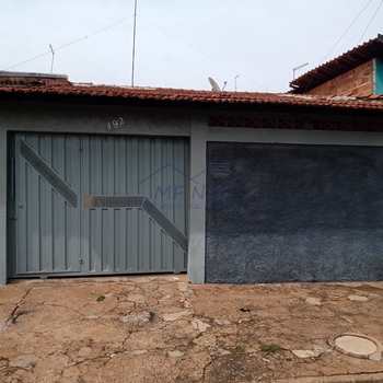 Casa em Pirassununga, bairro Jardim São Valentim