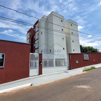 Apartamento em Pirassununga, bairro Vila Guimarães