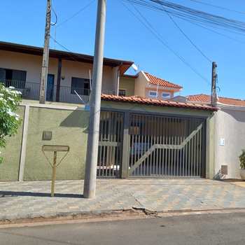 Casa em Pirassununga, bairro Jardim Pavesi