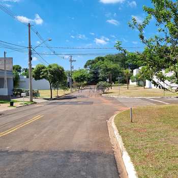 Casa de Condomínio em Pirassununga, bairro Condomínio Residencial Vila Suiça