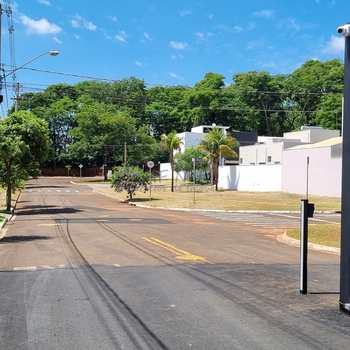 Casa de Condomínio em Pirassununga, bairro Condomínio Residencial Vila Suiça
