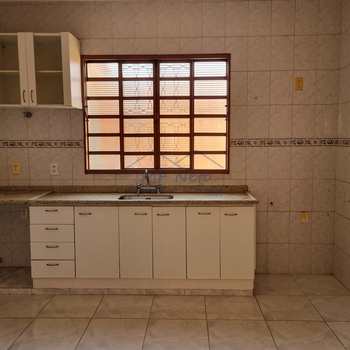 Casa em Pirassununga, bairro Cidade Jardim
