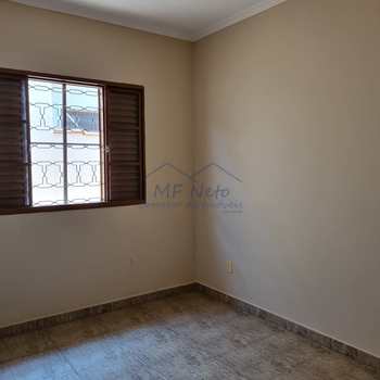 Casa em Pirassununga, bairro Cidade Jardim