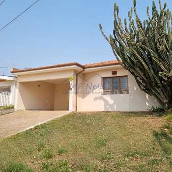 Casa em Pirassununga, bairro Cidade Jardim