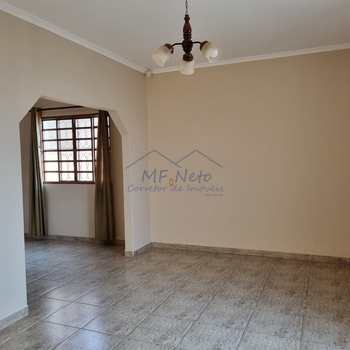 Casa em Pirassununga, bairro Cidade Jardim