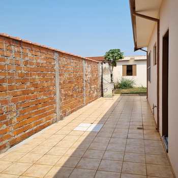 Casa em Pirassununga, bairro Cidade Jardim