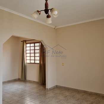 Casa em Pirassununga, bairro Cidade Jardim