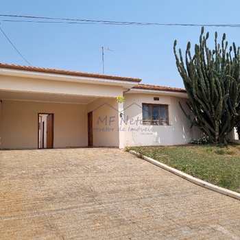 Casa em Pirassununga, bairro Cidade Jardim