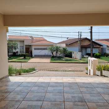 Casa em Pirassununga, bairro Cidade Jardim