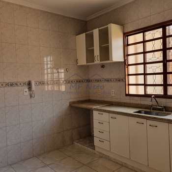 Casa em Pirassununga, bairro Cidade Jardim