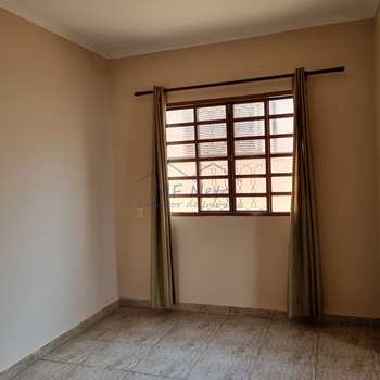 Casa em Pirassununga, bairro Cidade Jardim