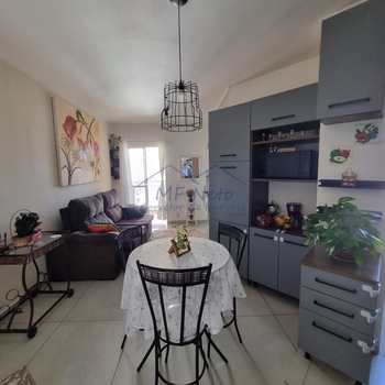 Apartamento em Pirassununga, bairro Condomínio Residencial Canto dos Pássaros