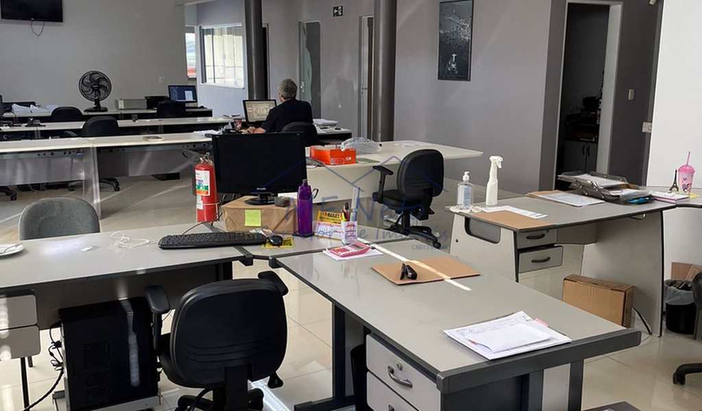Prédio Comercial em Pirassununga, bairro Jardim Roma