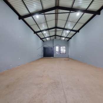 Galpão em Pirassununga, bairro Vila Nova