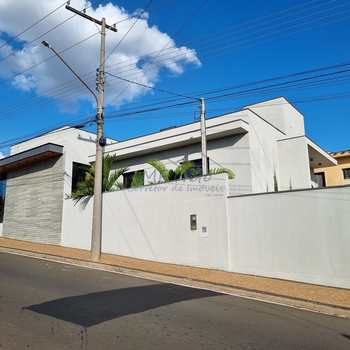 Prédio Comercial em Pirassununga, bairro Centro