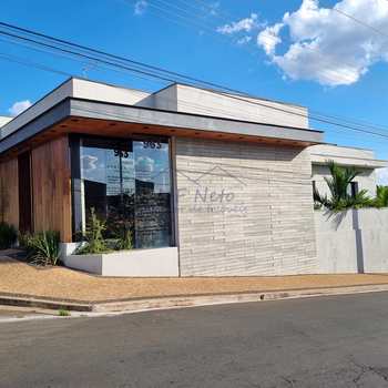 Prédio Comercial em Pirassununga, bairro Centro