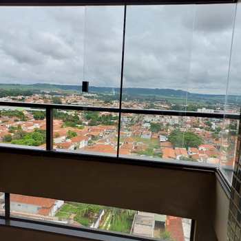 Apartamento em Pirassununga, bairro Edifício Residencial Park - Centro