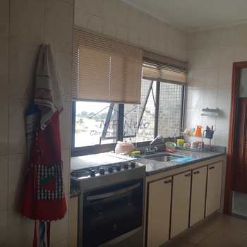 Apartamento em Pirassununga, bairro Edifício Residencial Park - Centro