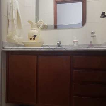 Apartamento em Pirassununga, bairro Edifício Residencial Park - Centro