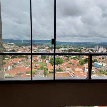 Apartamento em Pirassununga, bairro Edifício Residencial Park - Centro