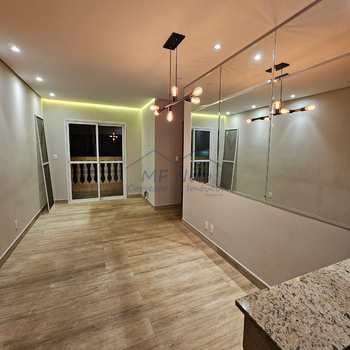 Apartamento em Pirassununga, bairro Jardim Europa