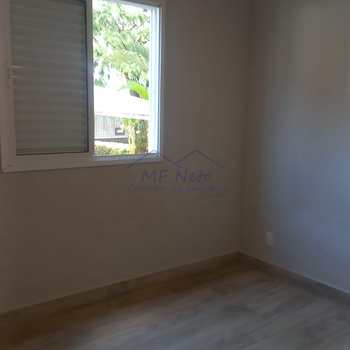 Apartamento em Pirassununga, bairro Jardim Europa