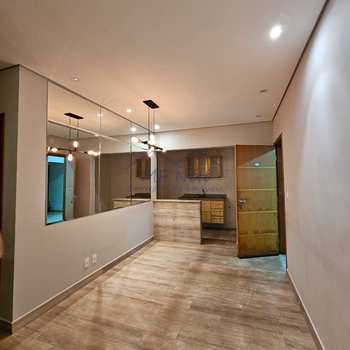 Apartamento em Pirassununga, bairro Jardim Europa