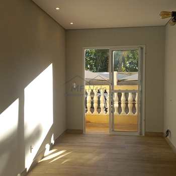 Apartamento em Pirassununga, bairro Jardim Europa
