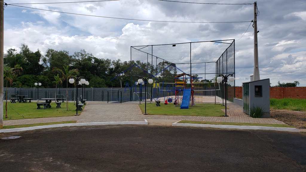 Terreno de Condomínio em Pirassununga, no bairro Jardim Quinta das Flores