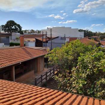 Casa em Pirassununga, bairro Jardim do Lago