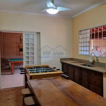 Casa em Pirassununga, bairro Jardim do Lago