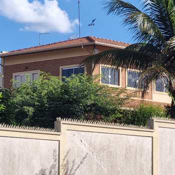 Casa em Pirassununga, bairro Jardim do Lago
