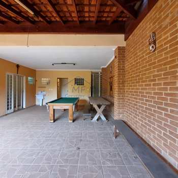 Casa em Pirassununga, bairro Jardim do Lago