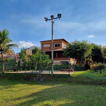 Casa em Pirassununga, bairro Jardim do Lago