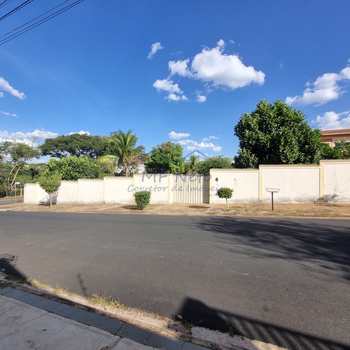 Casa em Pirassununga, bairro Jardim do Lago