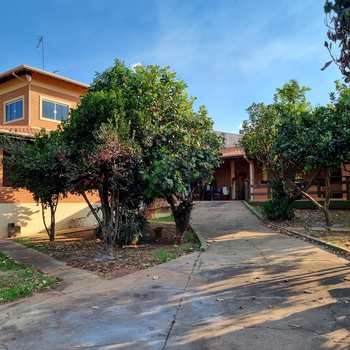 Casa em Pirassununga, bairro Jardim do Lago