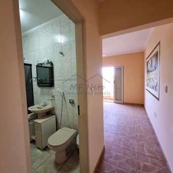 Casa em Pirassununga, bairro Jardim do Lago