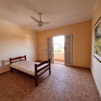 Casa em Pirassununga, bairro Jardim do Lago