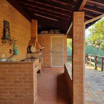 Casa em Pirassununga, bairro Jardim do Lago