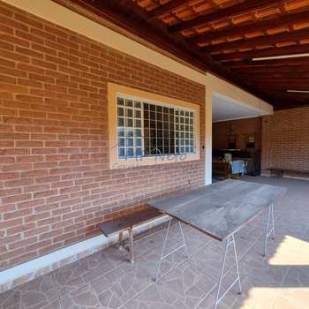Casa em Pirassununga, bairro Jardim do Lago