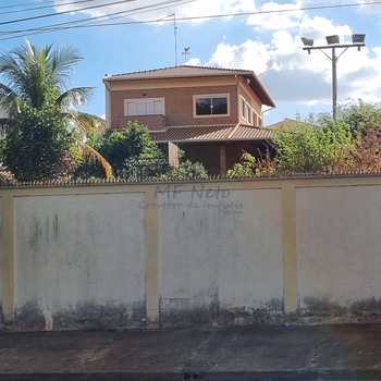 Casa em Pirassununga, bairro Jardim do Lago