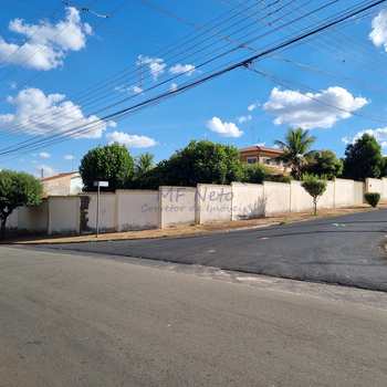 Casa em Pirassununga, bairro Jardim do Lago