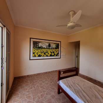 Casa em Pirassununga, bairro Jardim do Lago