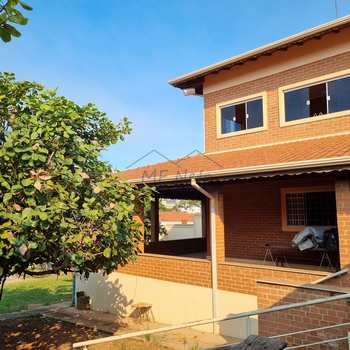 Casa em Pirassununga, bairro Jardim do Lago