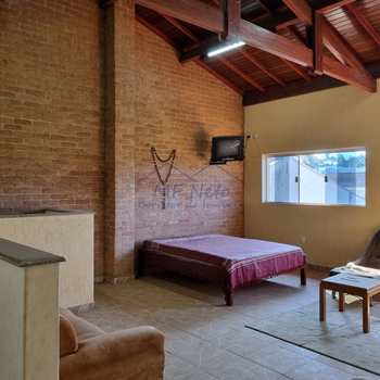 Casa em Pirassununga, bairro Jardim do Lago