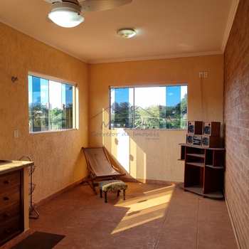 Casa em Pirassununga, bairro Jardim do Lago