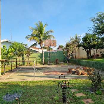 Casa em Pirassununga, bairro Jardim do Lago